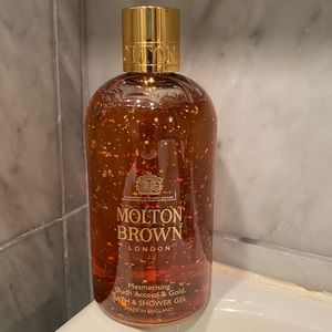 Mesmerising Oudh Accord & Gold Bath & Shower Gel